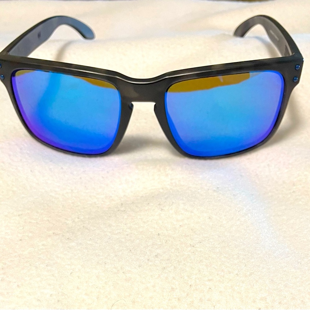 LIGHTLY USED Oakley Holbrook XL(140mm) Tortoise Matte Black
